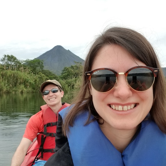 Meet your Posher, Steph - Picture 2 of 2